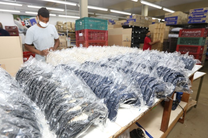 Paraná confirma liderança em contratação de jovens na região Sul em março, aponta Caged