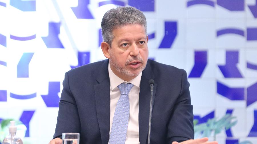 Arthur Lira reune deputados e cogita adiar votação da PL das Fake News