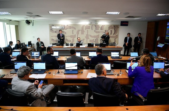 Adiada votação sobre obrigatoriedade de profissional de segurança nas escolas