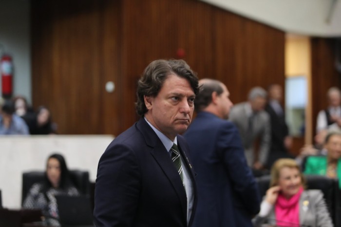 Deputado Anibelli Neto (MDB) propõe projeto para fornecer kit de painel solar para APAEs e APMIs do Paraná