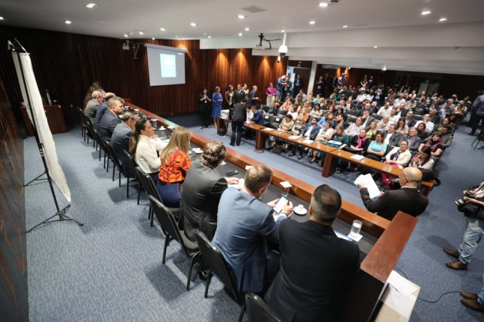 Com investimento de R$ 5 milhões, programa do governo lançado na Assembleia vai doar fraldas e absorventes a crianças e adolescentes