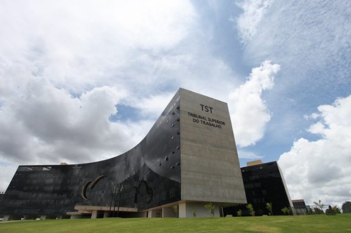 Lei cria cargos de analista judiciário no Tribunal Superior do Trabalho