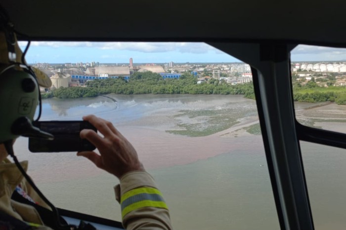 IAT multa empresa responsável pelo vazamento de nafta em R$ 1,5 milhão e libera pesca no Litoral