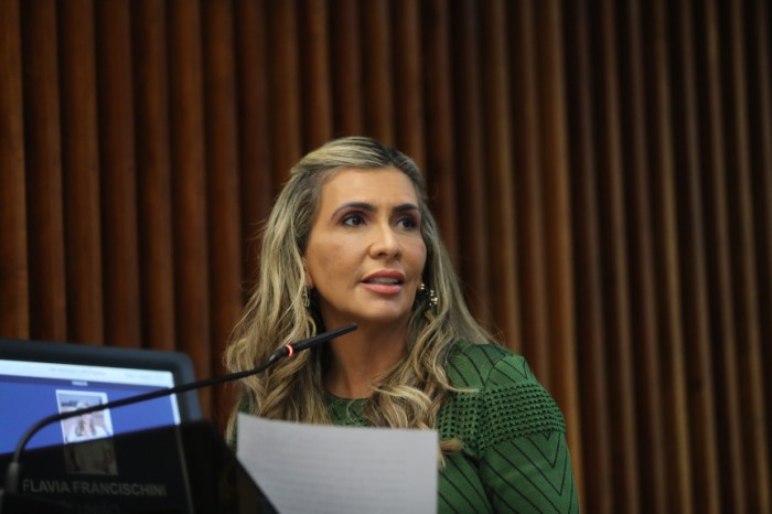Deputada Flávia Francischini (União) apresenta projeto que proíbe suspensão de plano de saúde para autistas