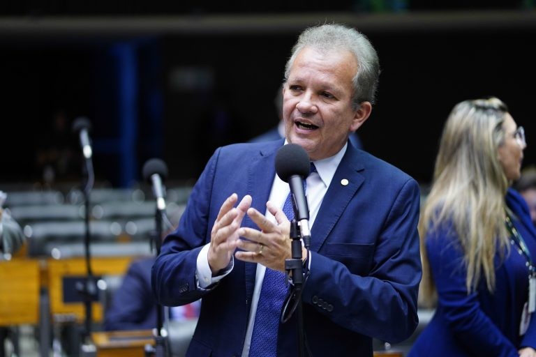 Comissão aprova amplia representatividade do conselho deliberativo do FNDE