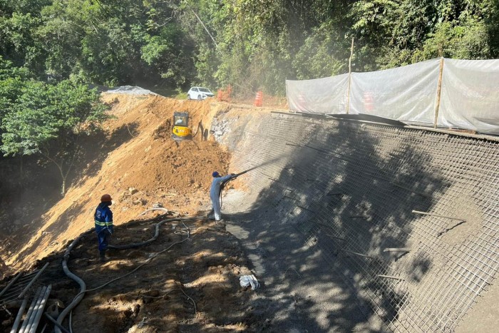 Recuperação da Graciosa tem frentes de trabalho em 4 km, inclusive com obras à noite