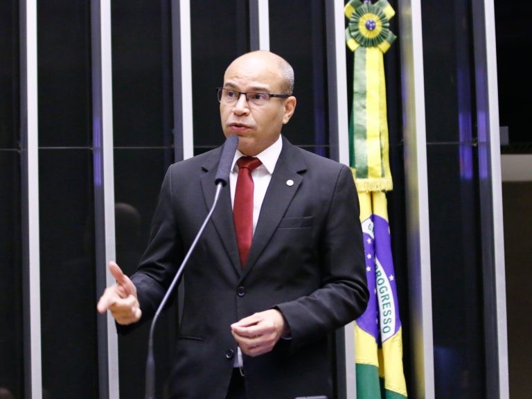 Comissão aprova aumento de pena para quem fotografar cenas de nudez ou sexo sem consentimento