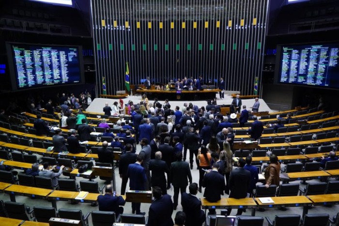 Câmara pode votar nesta quarta-feira MP que reestrutura ministérios