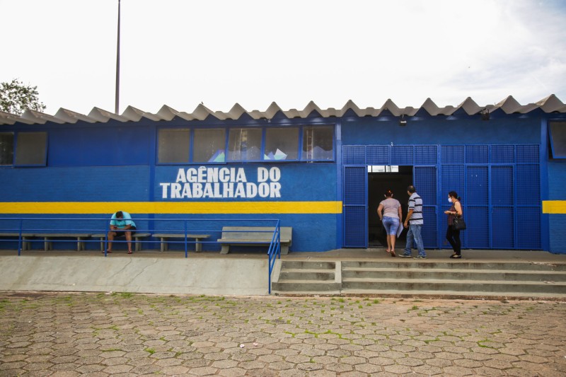 Quase 130 vagas de trabalho são oferecidas nesta terça (29)