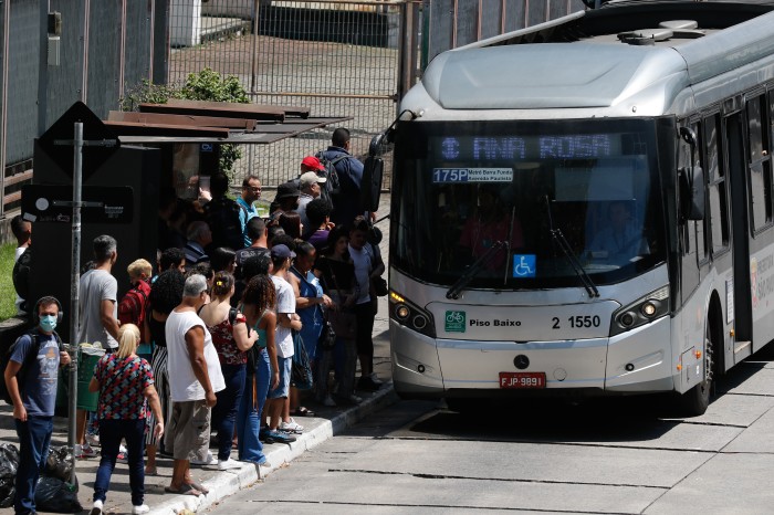 Transporte teve menos reajustes, mas gargalos continuam após 2013