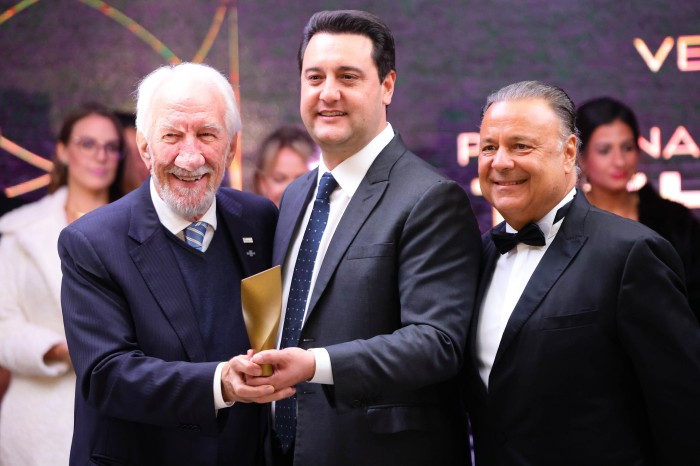 Ratinho Junior é eleito Personalidade do Ano em premiação da revista TOPVIEW