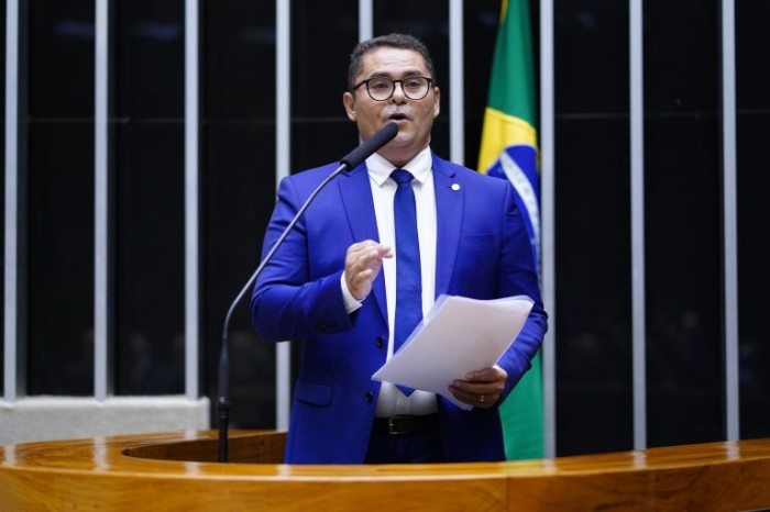 Comissão ouve ministro da Pesca sobre diretrizes da pasta