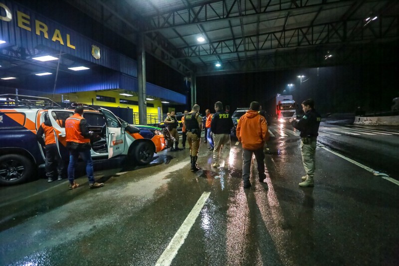 Equipes do Estado auxiliam trabalhos de atendimento às vítimas do deslizamento na BR-376