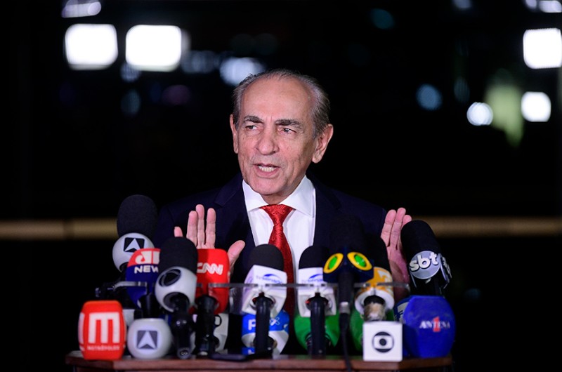 Castro apresenta PEC da Transição, que precisa de 27 assinaturas para tramitar