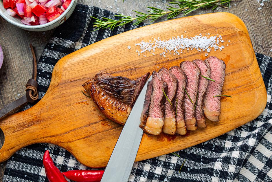 Foto ilustrativa: homem morreu após consumir pedaço de carne. — Foto: Reprodução