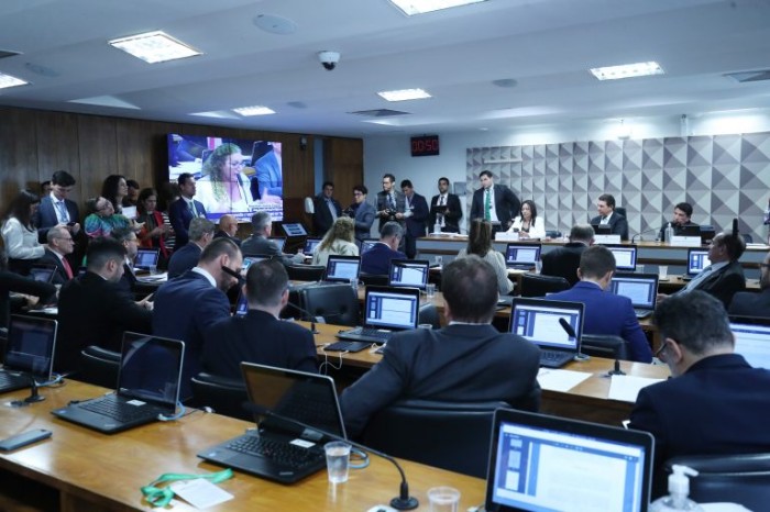 CPMI do 8 de Janeiro ouve o militar que teve conversas reveladas com Mauro Cid; assista