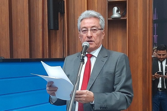 Hashioka congratula aluna de Fátima do Sul por vencer concurso Jovem Senador etapa MS