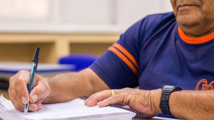 Inscrições abertas para EJA em 95 escolas públicas do DF