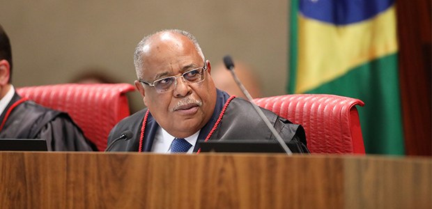 Ministro isenta Braga Netto e vota pela inelegibilidade do ex-presidente Jair Bolsonaro por 8 anos 