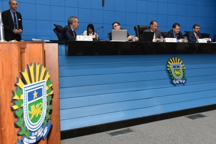 Deputados aprovam propostas para a Enfermagem e para atualizar cadastro de pedófilos em MS