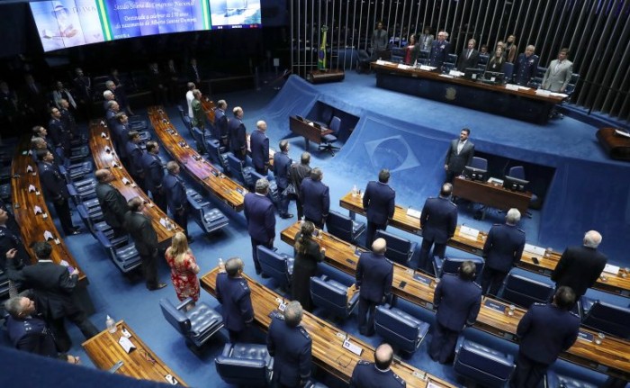 Congresso lembra pioneirismo de Santos Dumont em homenagem aos 150 anos do seu nascimento