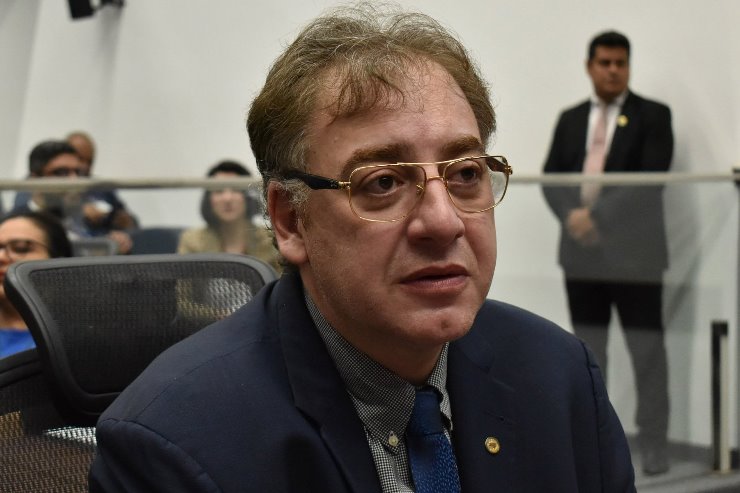 Matéria prevê suspensão para escolas que negarem matrícula a alunos com deficiência