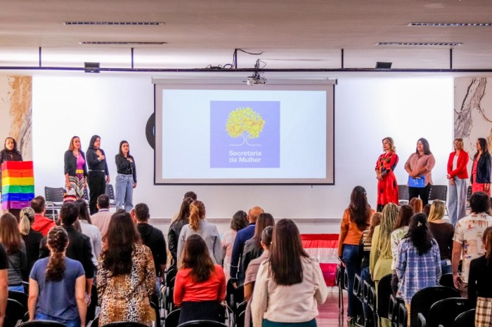 Servidores participam de capacitação no Dia do Orgulho LGBTQIA+