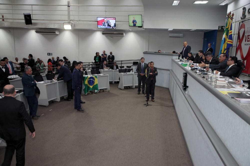 Câmara de Campo Grande aprova projeto, mantém veto e adia para julho votação da LDO