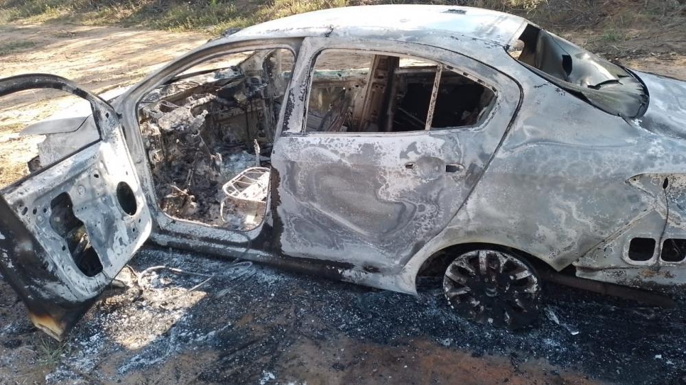 Carro carbonizado é encontrado pela Guarda Civil Metropolitana
