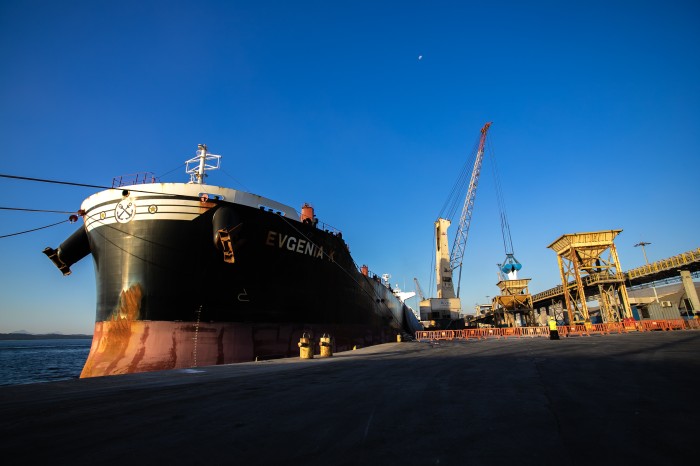 Paranaguá deve registrar aumento na importação de fertilizantes nos próximos três meses