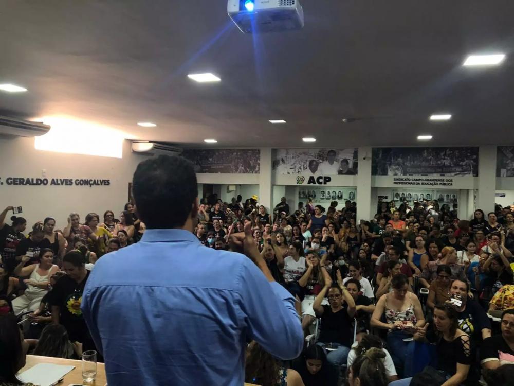 Prefeita não cumpre acordo e 8 mil professores entram em GREVE dia 2