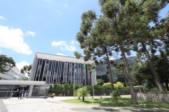 Reajuste e reformulação de carreiras do funcionalismo chegam ao Plenário