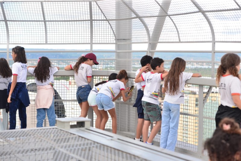 Estudantes da rede pública participam de turismo cívico