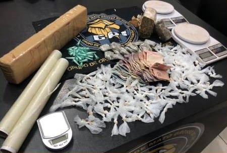 Polícia apreende adolescente por tráfico de drogas e soluciona furto de celular