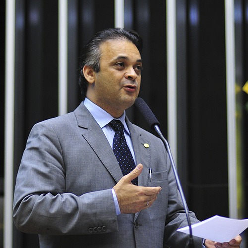 Tarcísio recebe críticas por incluir pastor Roberto Lucena em seu Governo