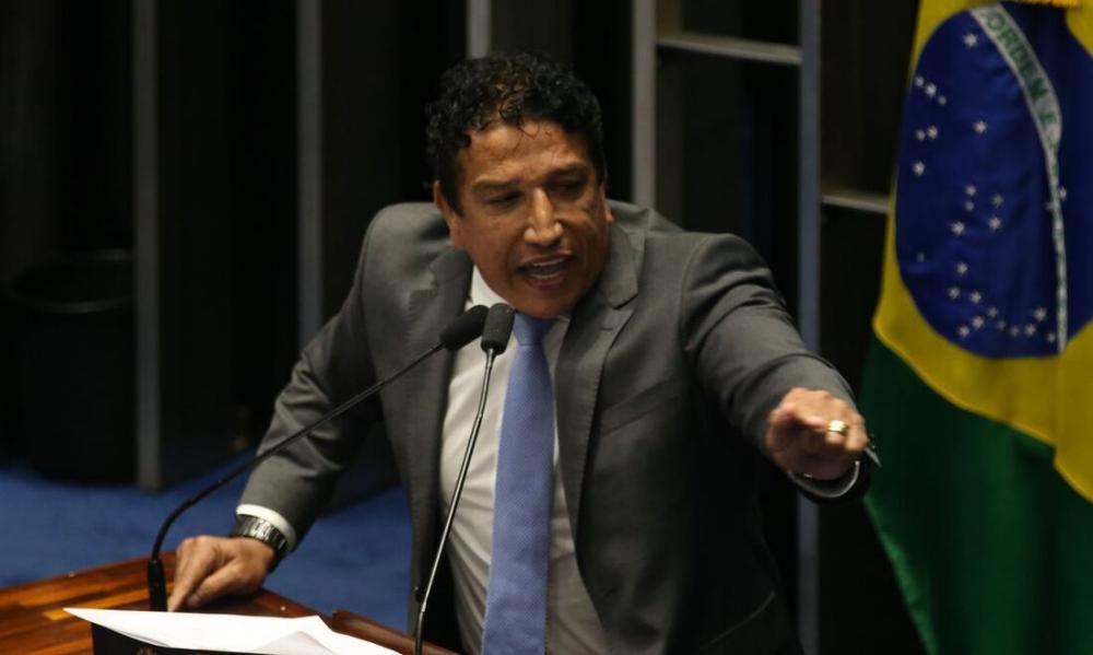 Magno Malta se manifesta a favor de Valadão sobre polêmina do 