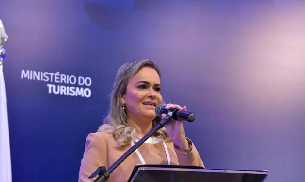 Ministra do Turismo vive as suas últimas horas em cargo no Governo Lula