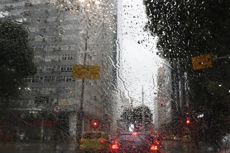 Chuvas fortes deixam morto e feridos no norte do estado do Rio