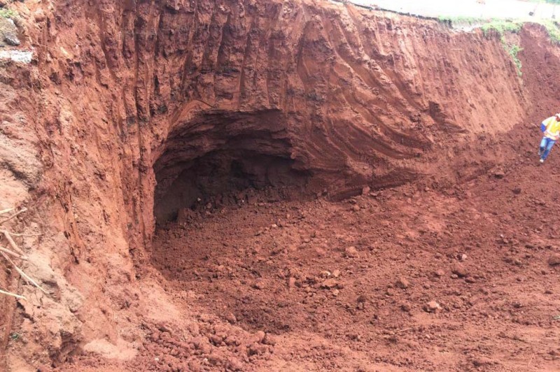 Diagnóstico da PR-445 revela pequena caverna sob a pista; serviços de correção iniciaram