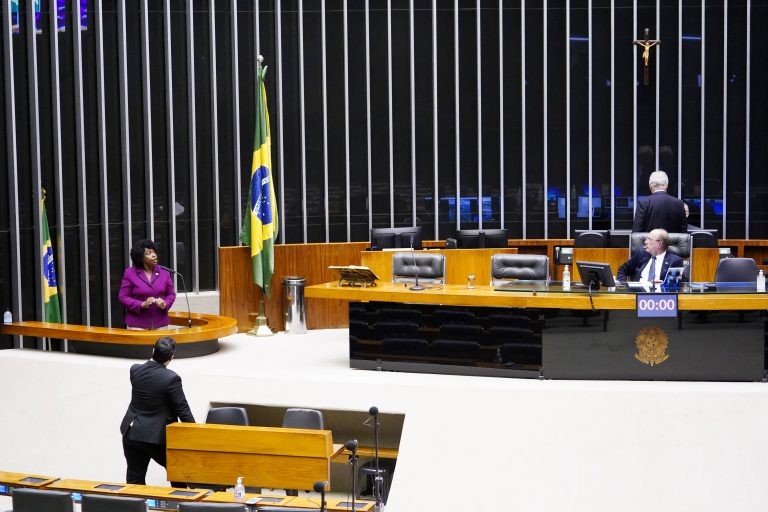 Câmara aprova proposta que prorroga dedução do IR para doações a programas de saúde