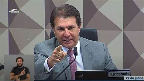 CPMI: Maia vai solicitar perícia para apurar se deputado cuspiu em Feliciano