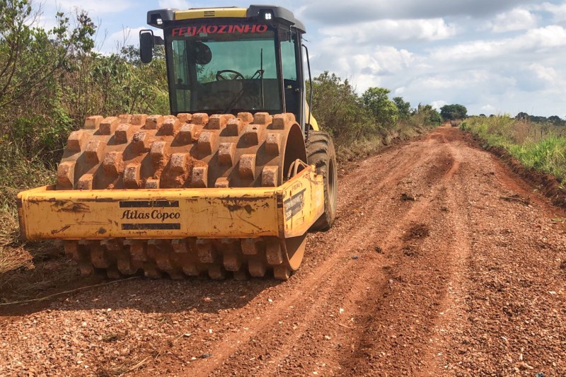 Nivelamento de estrada rural em Brazlândia beneficia mais de 10 mil pessoas