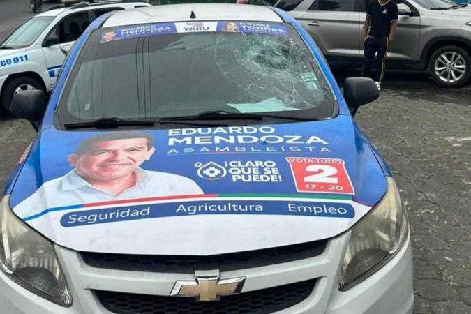 Carro de candidata à presidência do Equador é alvejado um dia após morte de Villavicencio