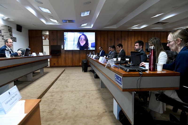 Comissão de juristas aprova texto com regras para inteligência artificial