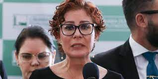 STF torna deputada Carla Zambelli ré por perseguição com arma de fogo em SP