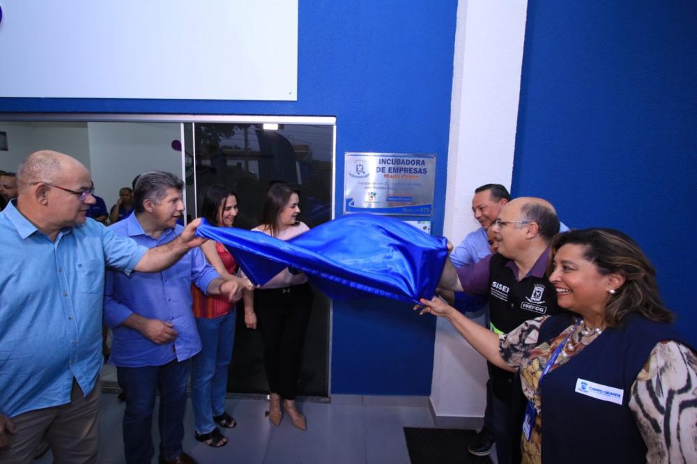 Prefeitura entrega primeira das quatro incubadoras reformadas para a população 