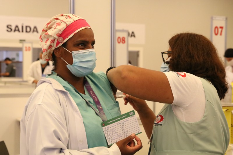 Após dois anos de covid, um em cada quatro jovens não estuda