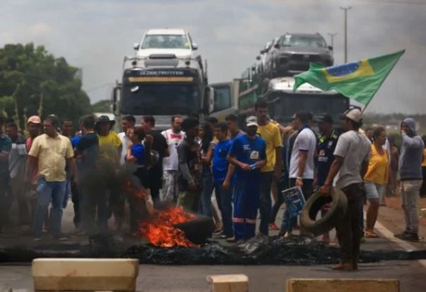 PF faz operação contra financiadores de bloqueios em rodovias após as eleições 