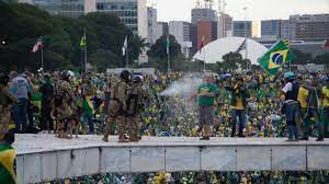 Réus dos atos do 8 de janeiro são autorizados por Moraes a assistir ao julgamento da cadeia