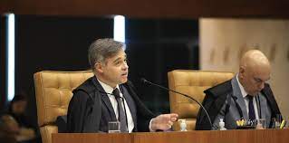 Bate-boca entre Moraes e Mendonça durante julgamento dos atos do 8 de janeiro: ”É um absurdo”